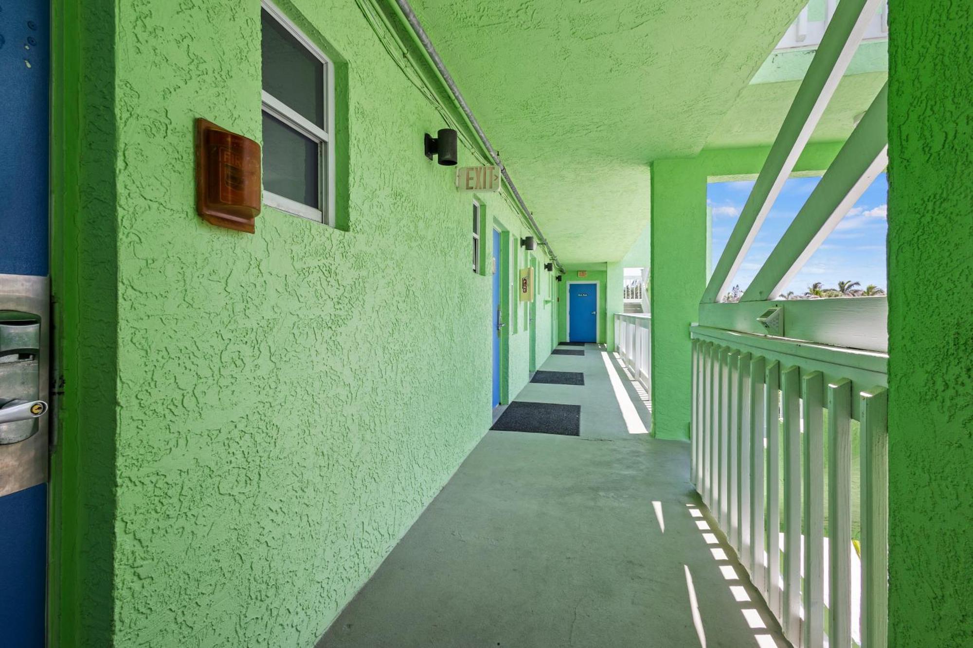 Oceanfront Inn Room #16- Ocean View Balcony 2 Full Beds Fort Pierce Esterno foto